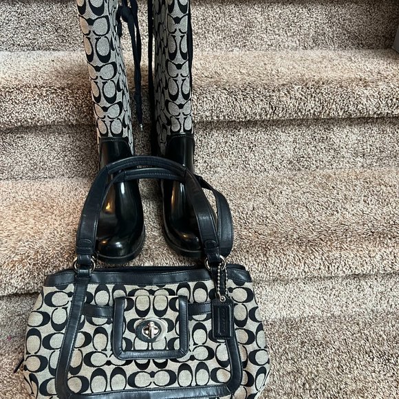 Coach Women's Monogram Canvas Boots and Handbag Lot - Picture 3 of 16